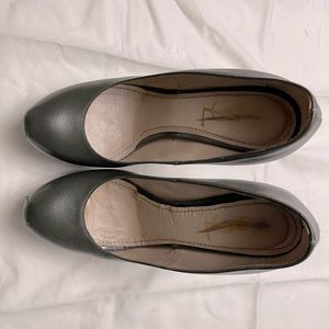 Authentic Yves Saint Laurent Tribtoo Pumps